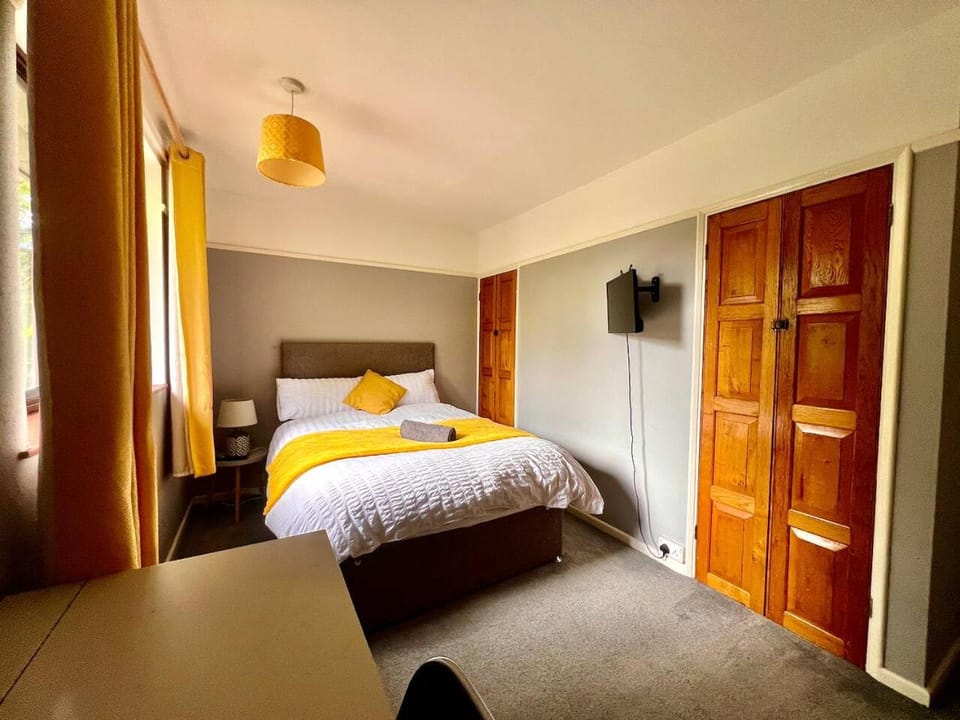 Spacious 4 bed Property with Free Parking Apartment in Norwich