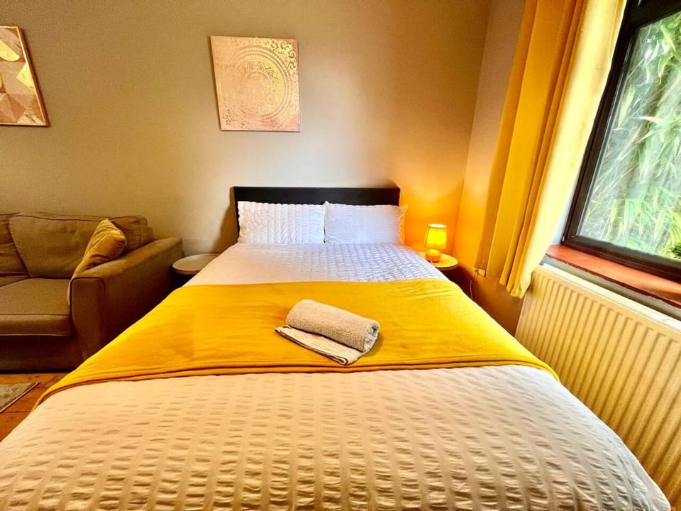 Spacious 4 bed Property with Free Parking Apartment in Norwich