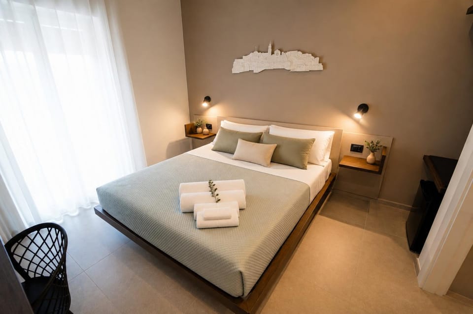 Bed, Photo of the whole room, Bedroom, towels