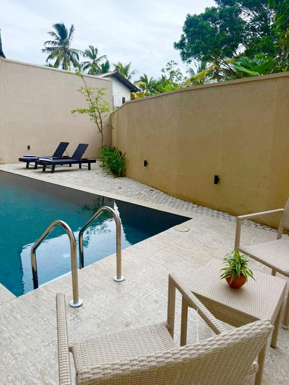 Pool view, Swimming pool, sunbed