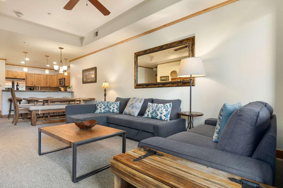 Trappeur's Aspen Oasis - 2 Bedroom 2 Bathroom with Private Hot Tub Private Courtyard and Access to all the Resort Amenities House in Steamboat Springs
