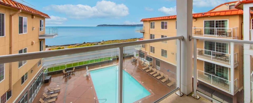 Blaine 2BR Apartment with Resort Access House in Birch Bay