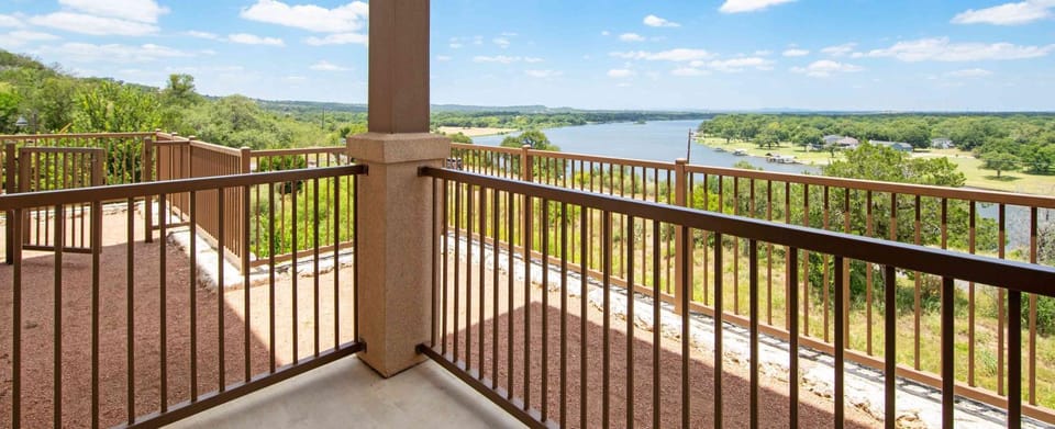 Marble Falls 3BR Apartment with Resort Access House in Marble Falls
