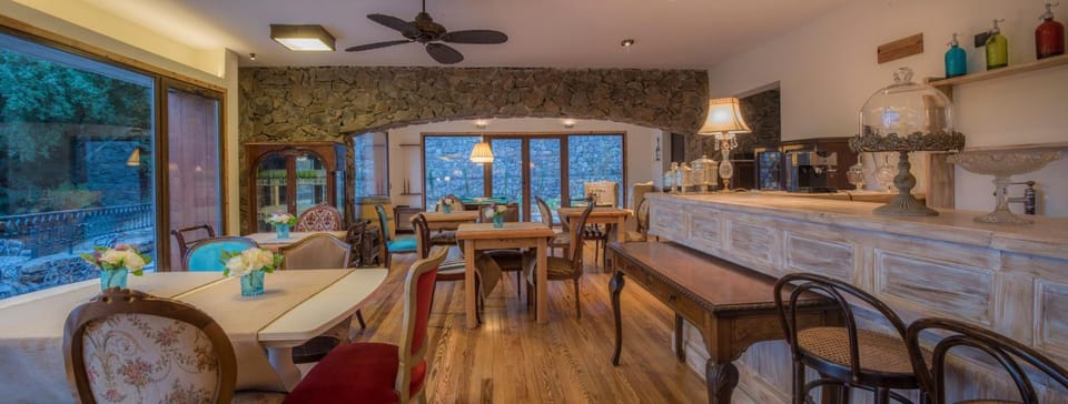 Property building, Seating area, Dining area, Area and facilities