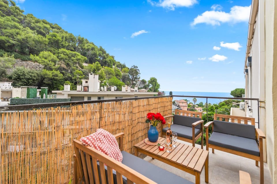 Patio, Natural landscape, View (from property/room), Balcony/Terrace, Living room, Seating area, Dining area, Sea view