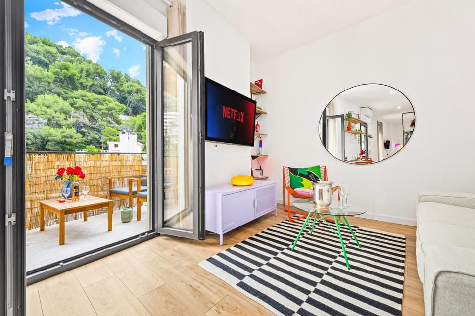 Patio, TV and multimedia, Living room, Seating area, Dining area