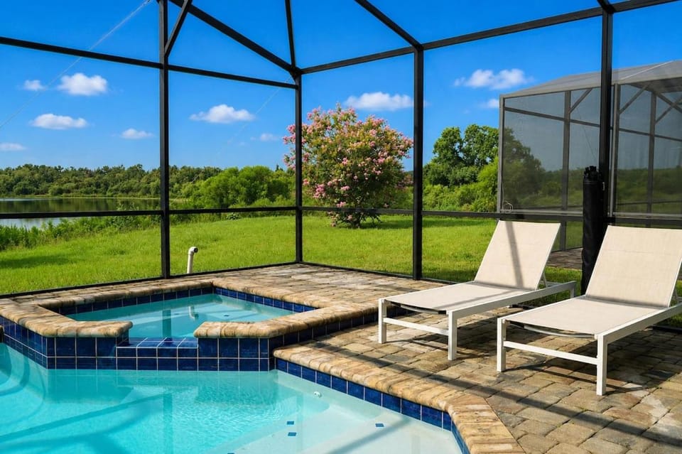 6BR Lake View Villa Private Pool Near Legoland Villa in Haines City
