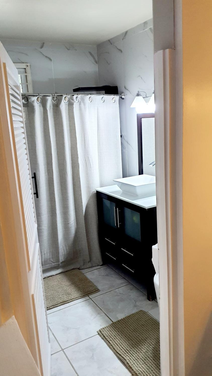 Likkle Kuyah319 Bed and Breakfast in Montego Bay