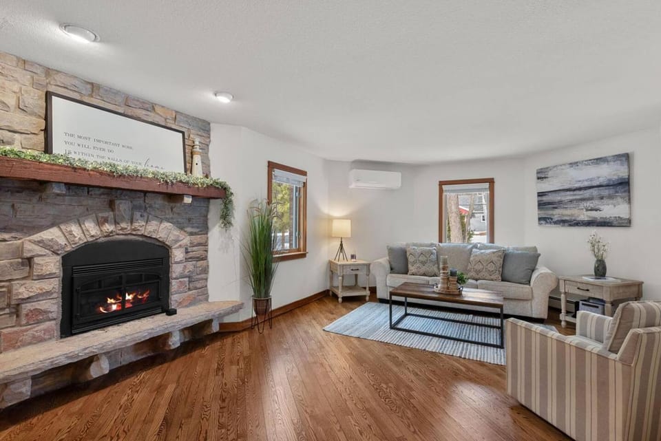 Kitchen or kitchenette, Living room, Dining area, fireplace, air conditioner