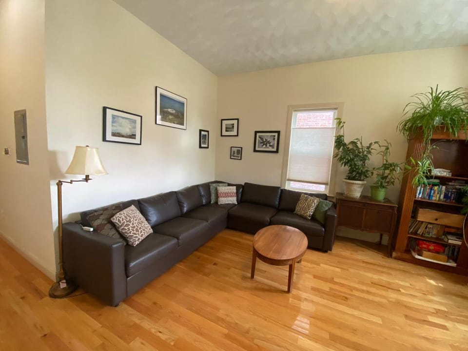 TV and multimedia, Living room, Seating area, Entertainment