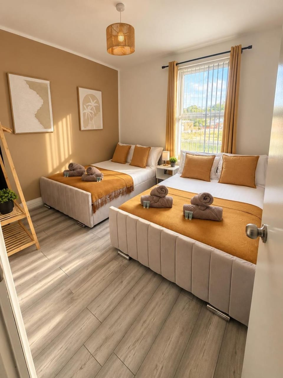The Amber House 4 Bed Free Parking 12 PPL House in Sheffield