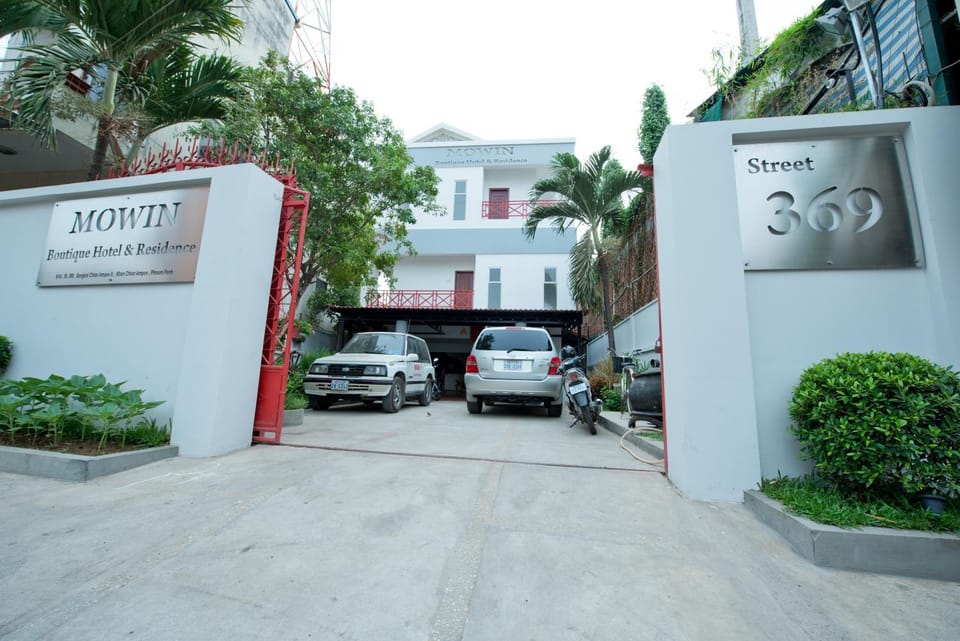 Facade/entrance