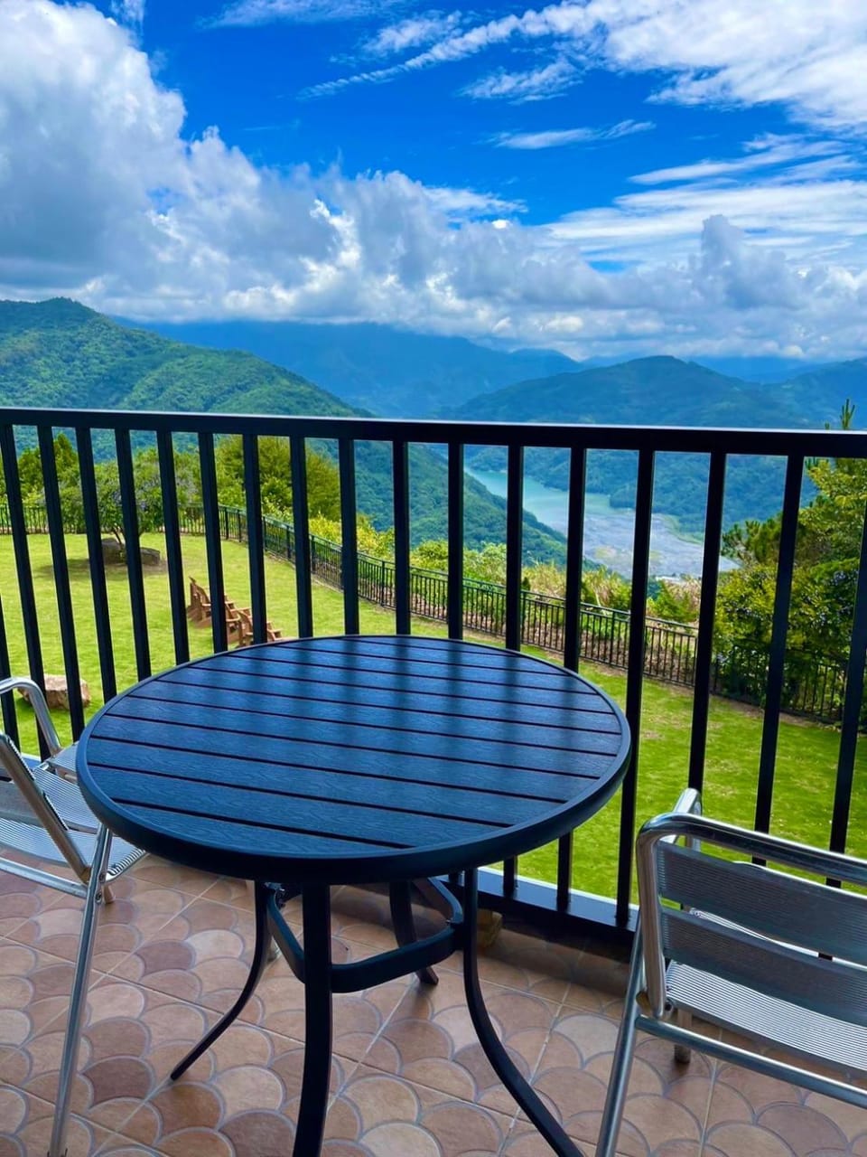 Patio, Day, Natural landscape, View (from property/room), Balcony/Terrace, Lake view, Mountain view