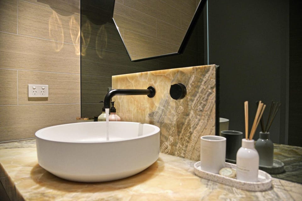 Jewel 27 Luxury 5 Star Beachfront King & Queen Apartment in Surfers Paradise