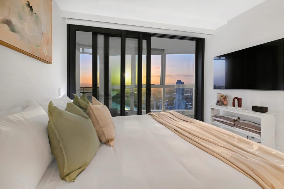 Jewel 27 Luxury 5 Star Beachfront King & Queen Apartment in Surfers Paradise