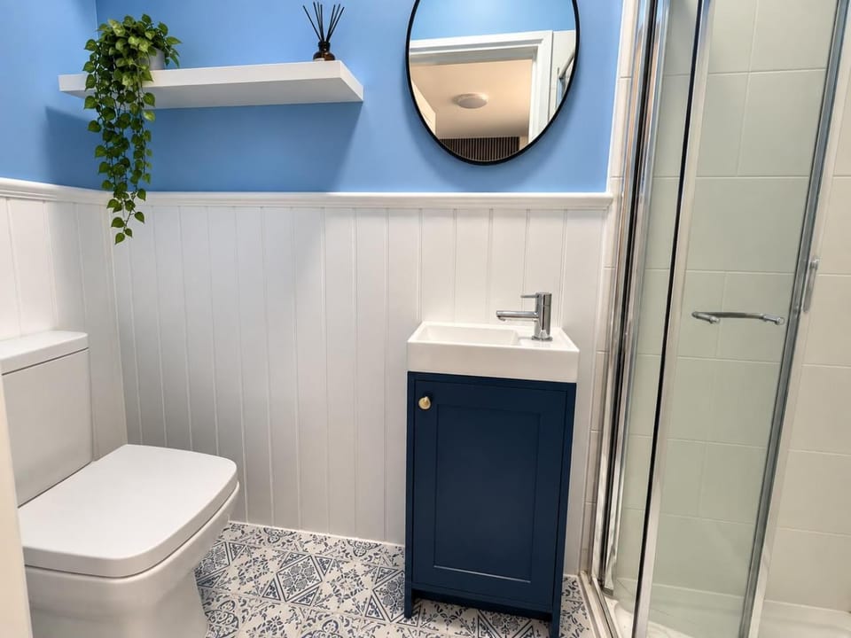 Shower, Toilet