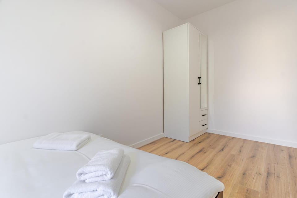 Bed, Photo of the whole room, Bedroom, towels, wardrobe
