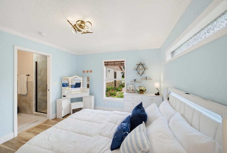 Bed, Bathroom, Bedroom, furniture, wardrobe