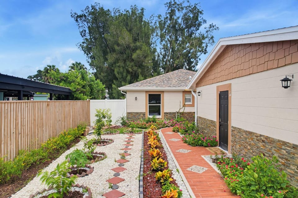 Property building, Facade/entrance, Day, Natural landscape, Garden