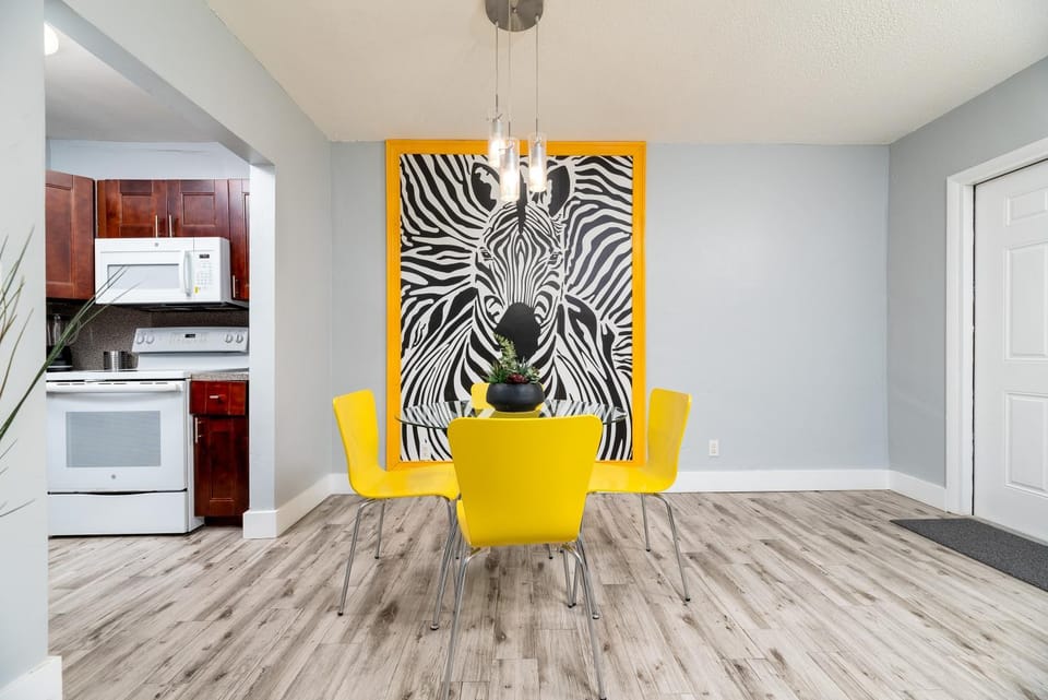 Kitchen or kitchenette, Decorative detail, Dining area