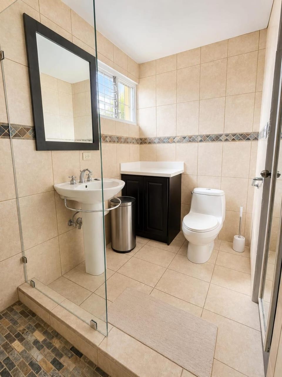 Shower, Toilet, Bathroom, towels