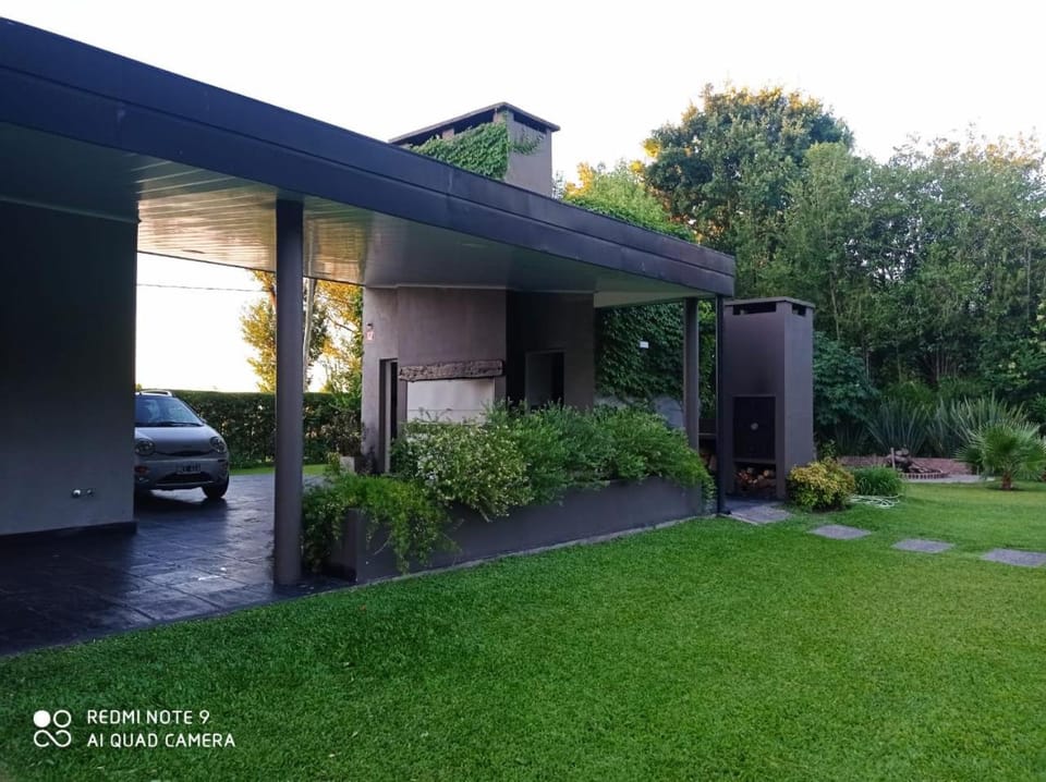 Casa de Lujo a 15 minutos del centro de la ciudad House in San Nicolás de los Arroyos