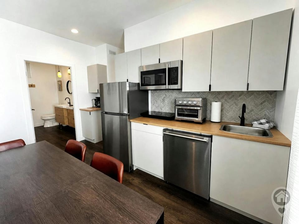 Coffee/tea facilities, Kitchen or kitchenette, dishwasher, toaster