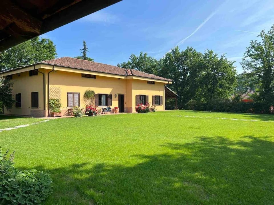 Villa with private vineyard & pool, Monferrato Villa in Piedmont