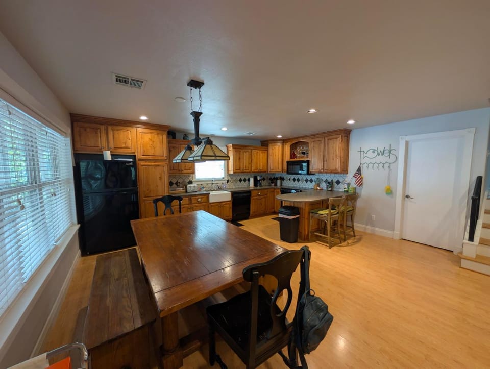 Dining area, dishwasher