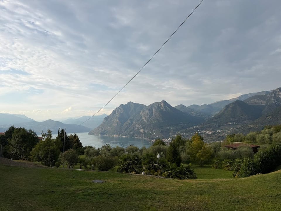 Monteluna House in Monte Isola