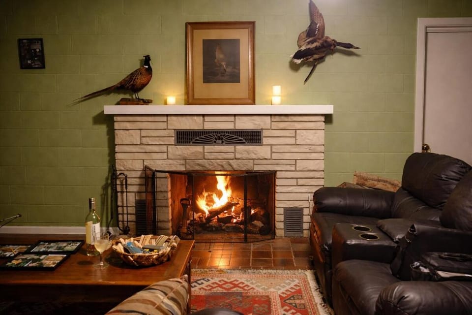 Living room, Seating area, fireplace