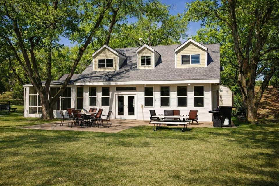 Property building, Patio, Spring, Day, Natural landscape