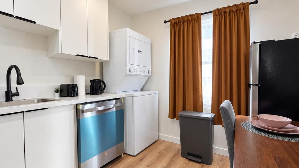 Kitchen or kitchenette, dishwasher, minibar, toaster, washing machine, kitchen