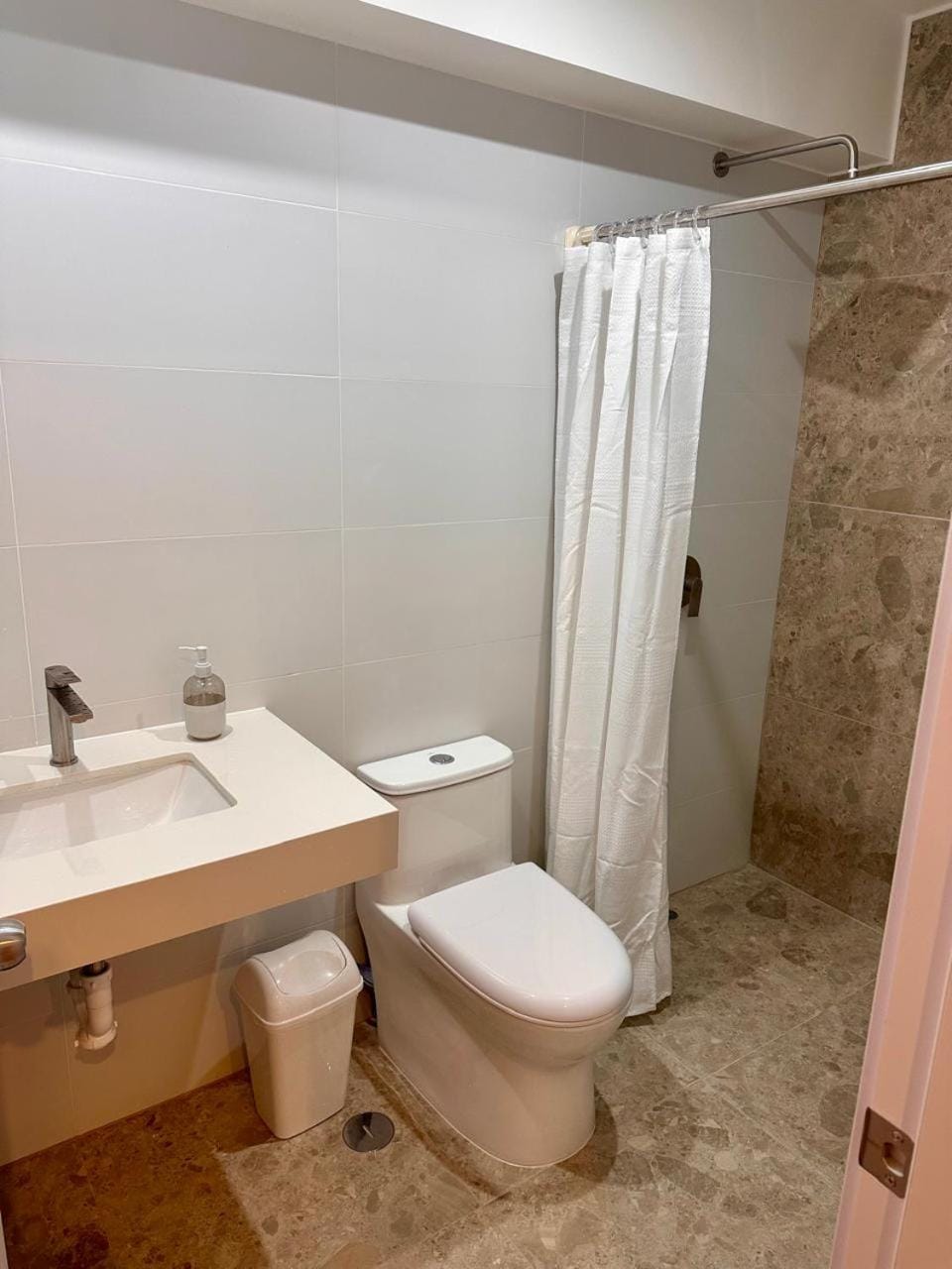 Apartment steps from Park Kennedy Apartment in Miraflores