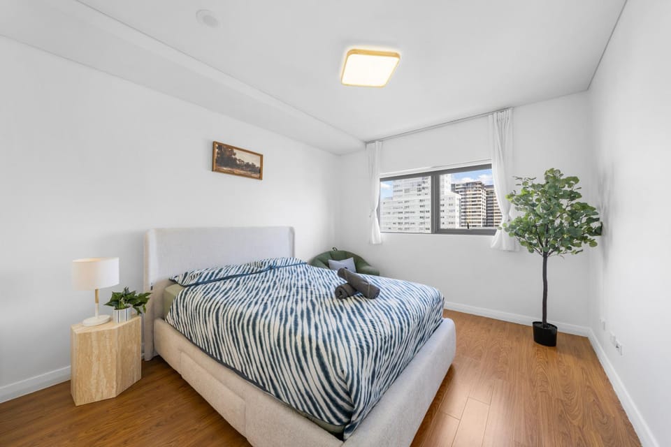3BR Home 3 Mins to Burwood Station with 2 Parking Apartment in Sydney