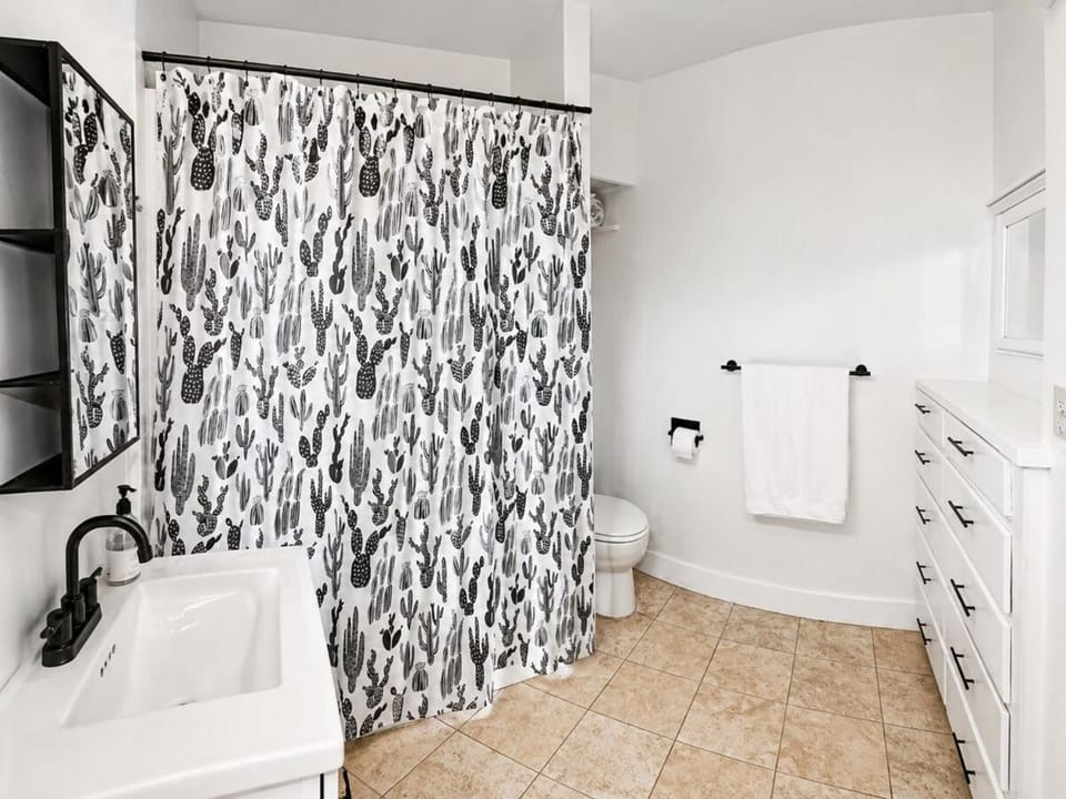 Charming Bungalow Near South Bay Beaches House in Lomita
