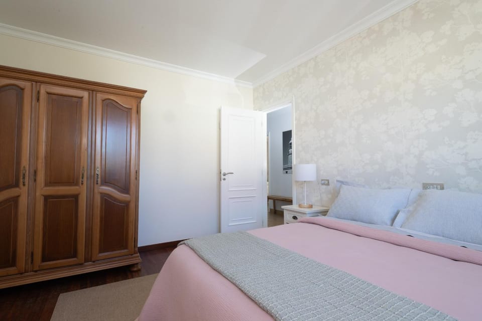 Bedroom, storage, wardrobe