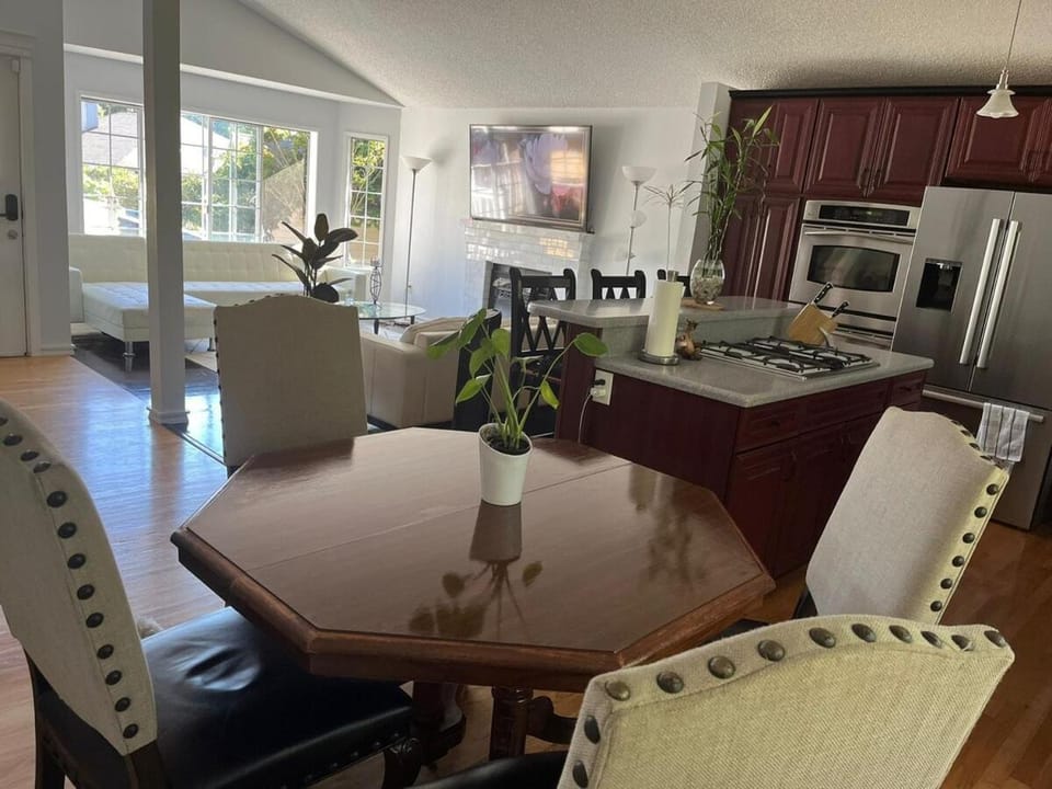 3BR Home 10 min SEA Airport Near Beach Marina Free Parking House in Des Moines