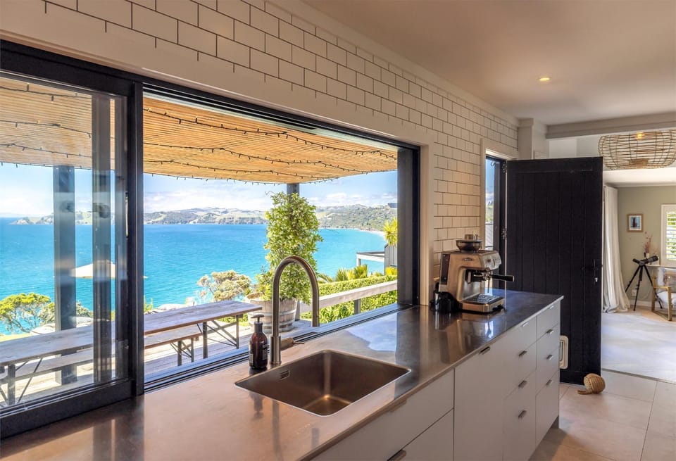 Sea Views & Space to Play House in Auckland Region