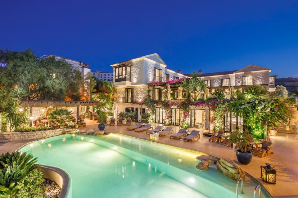 Property building, Facade/entrance, Pool view, Swimming pool