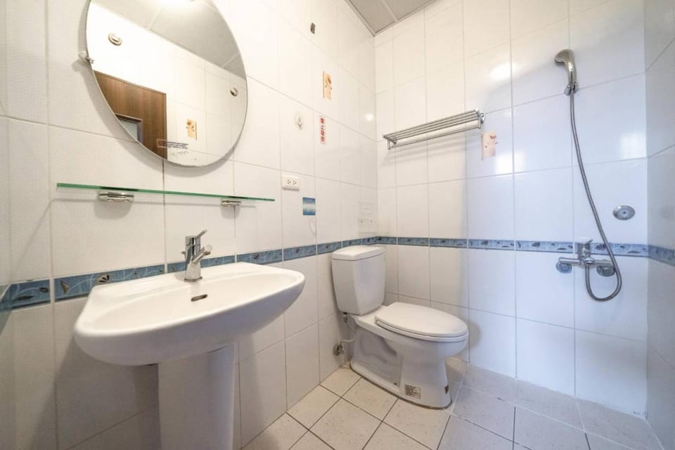 花蓮包棟彩色窩民宿 溜滑梯 烤肉唱歌 電動麻將 近東大門 Vacation rental in Taiwan, Province of China