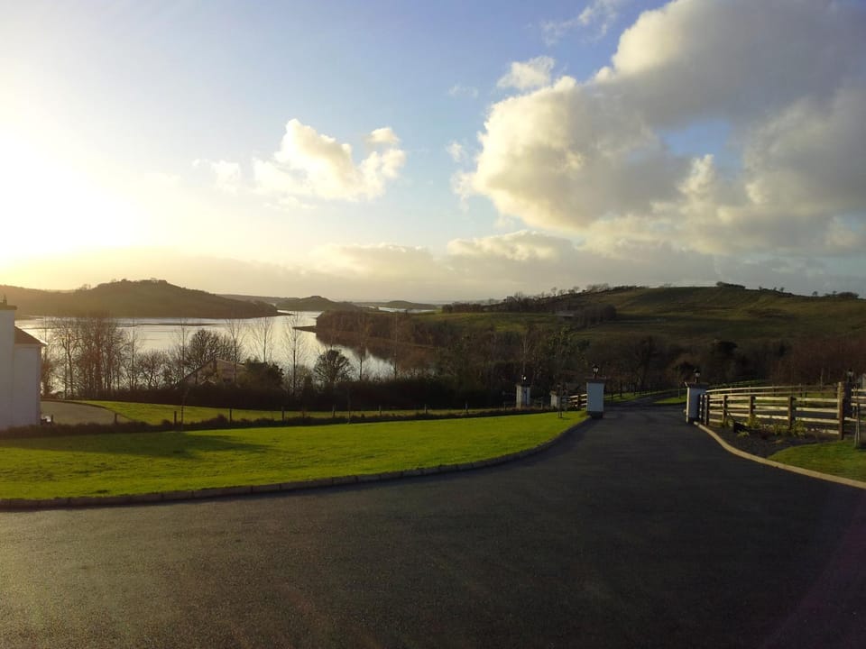 Nearby landmark, Natural landscape, Summer, Garden, Mountain view, Sea view, Street view, Sunset