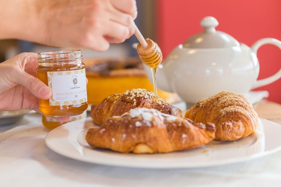 Restaurant/places to eat, Food, Breakfast, Continental breakfast, Buffet breakfast, Italian breakfast