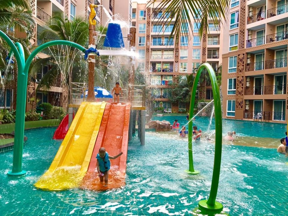 Area and facilities, Swimming pool