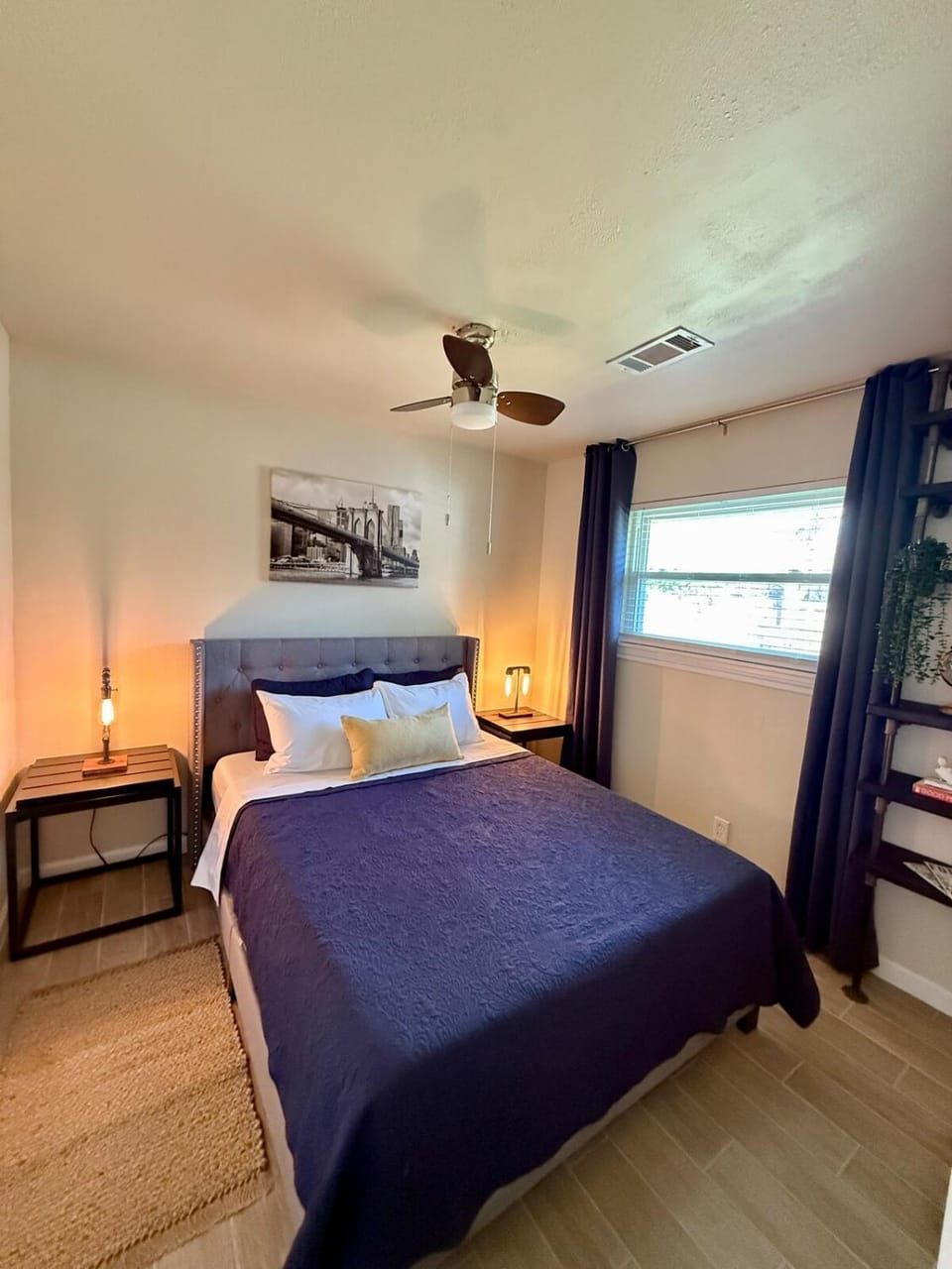 Photo of the whole room, Bedroom