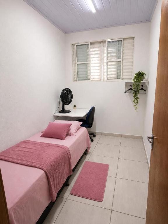 Quarto Individual 06, com TV e Ventilador Hostel in Campo Grande