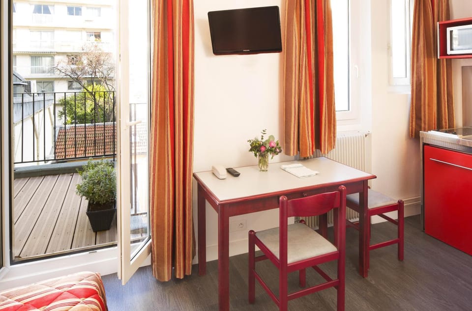 Balcony/Terrace, Kitchen or kitchenette, Dining area