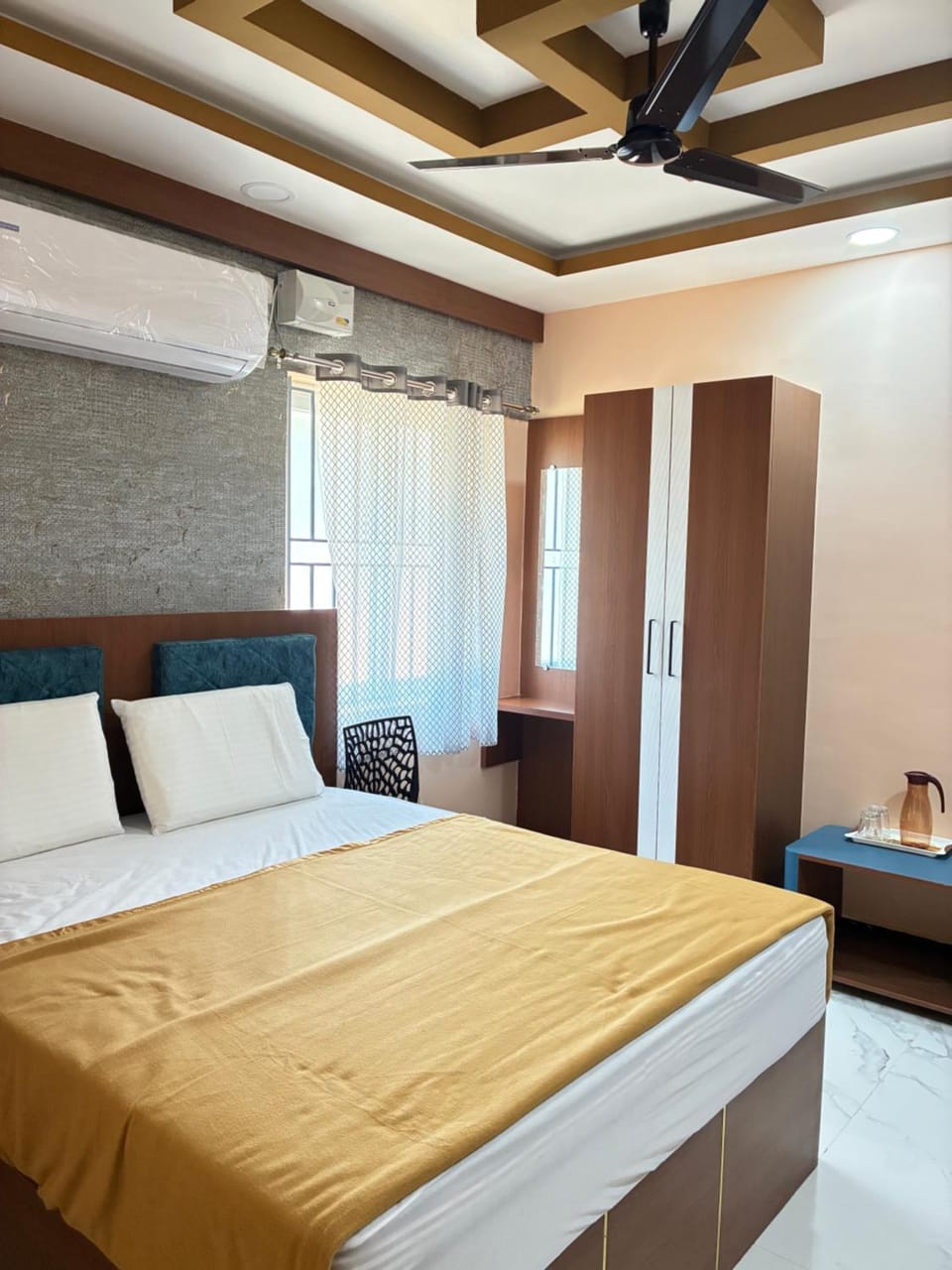 Bed, Photo of the whole room, Bedroom, wardrobe, air conditioner