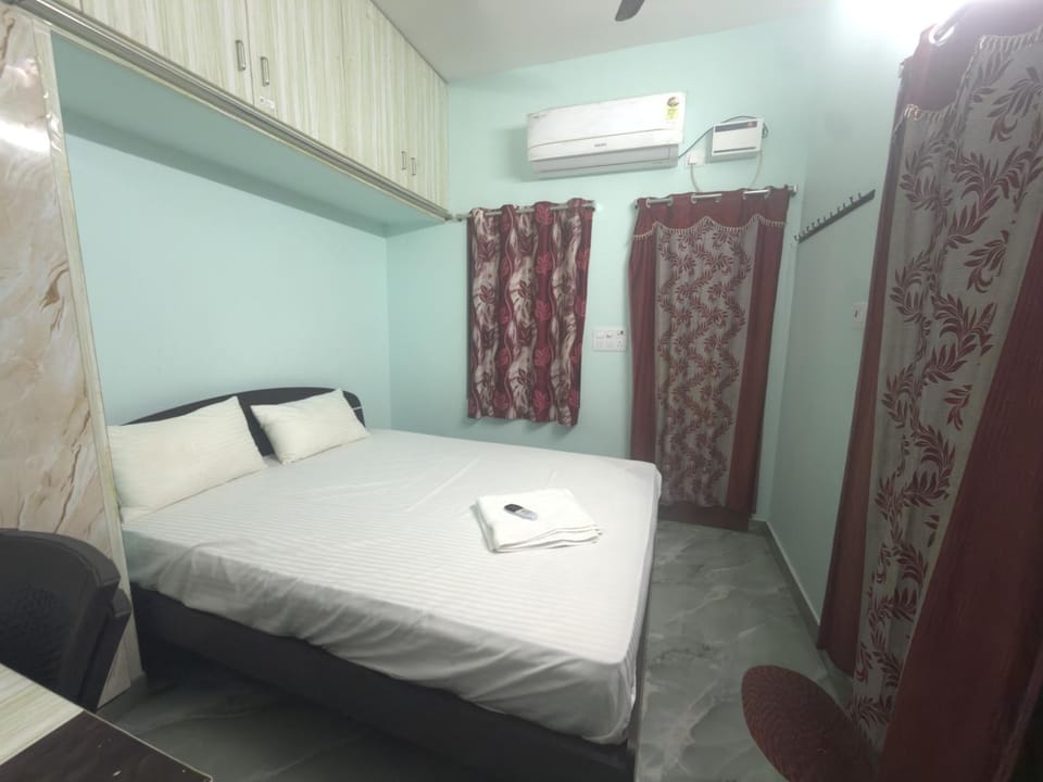 Bed, Bedroom, air conditioner