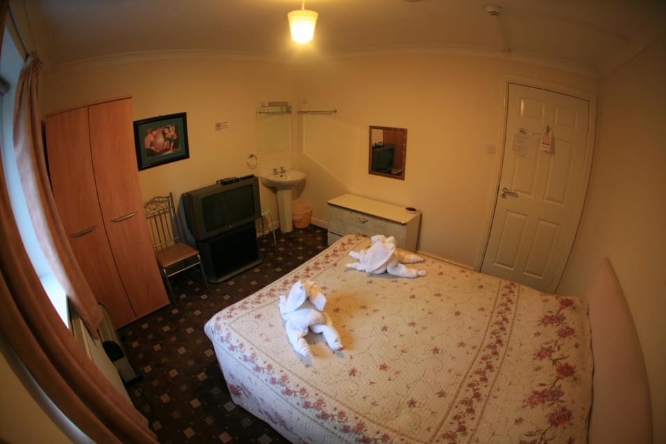 TV and multimedia, Bedroom, towels, wardrobe